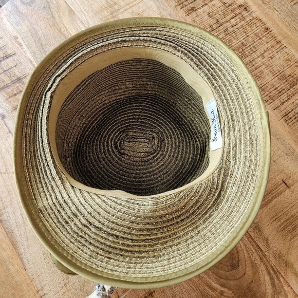 Swan Hat New York Metallic Gold Green hat - Picture 6 of 6